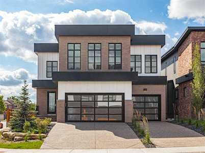 7817 8A Ave SW Calgary, AB T3H 3V6