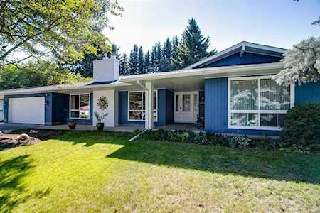 439 Wilderness Dr SE Calgary, AB T2J 2W6