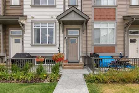 207 Copperstone Park SE Calgary, AB T2Z 5E4