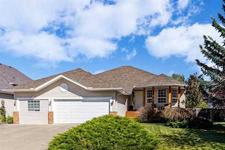 26 Bow Meadows Dr Cochrane, AB T4C 1M8