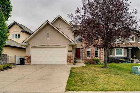 84 Evergreen Crescent SW Calgary, AB T2Y 3R3