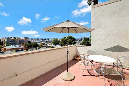 5216 Yarmouth Avenue #301 Encino, CA 91316
