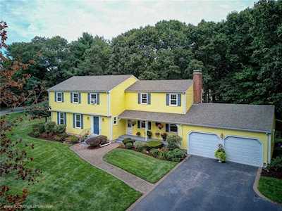 25 Heritage Rd Barrington, RI 02806