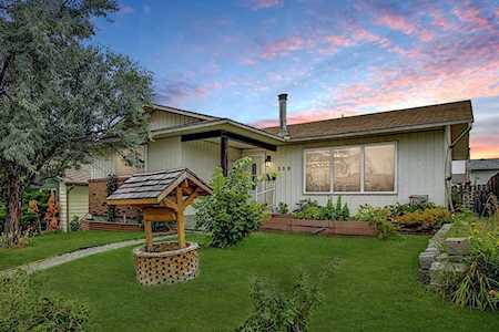 319 Beddington Circle NE Calgary, AB T3K 1M9