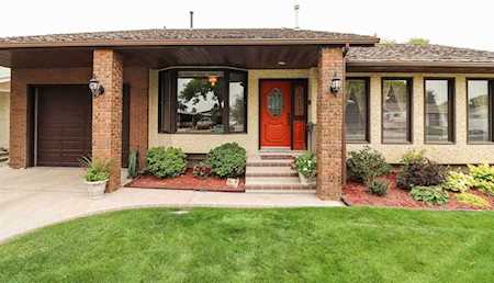 973 Stewart Dr NW Medicine Hat, AB T1A 7C2