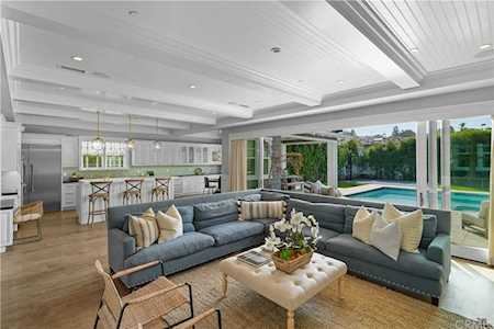 117 S Meadows Avenue Manhattan Beach, CA 90266