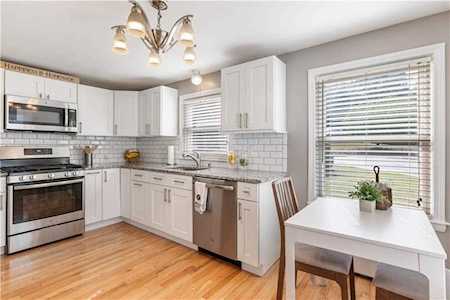 40 Wildflower Dr Cranston, RI 02921