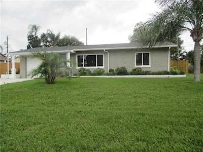 13532 Ridgeland Dr Seminole, FL 33776