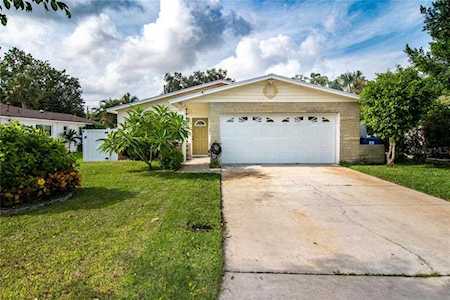 1827 Maryland Ave NE St Petersburg, FL 33703