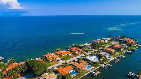 1942 Carolina Ave NE St Petersburg, FL 33703