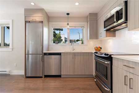 6008 Prince Edward Street Vancouver, BC V5W 2X9