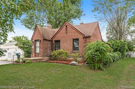 29 Florence St Clawson, MI 48017
