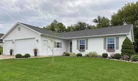 W6407 Rocky Mountain Dr Greenville, WI 54942