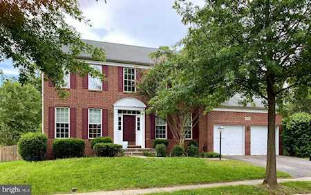 2410 Valley Brook Ln Gambrills, MD 21054