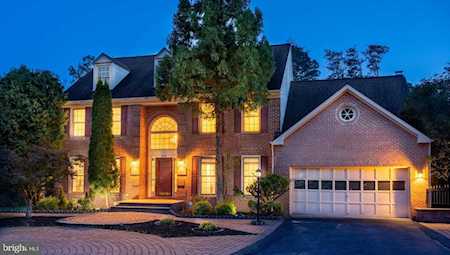 8018 Wingate Dr Glenn Dale, MD 20769