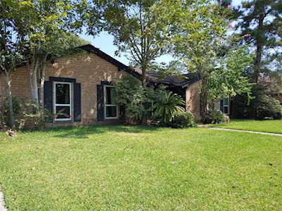 910 Hollow Tree St La Porte, TX 77571