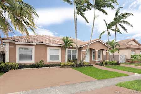 8754 NW 168th St Miami Lakes, FL 33018