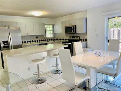 10681 N Saratoga Dr Cooper City, FL 33026