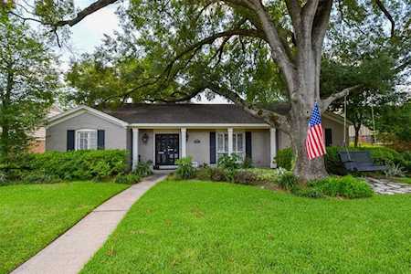 6127 Holly Springs Dr Houston, TX 77057