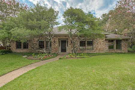 9718 Stone River Circle Dallas, TX 75231