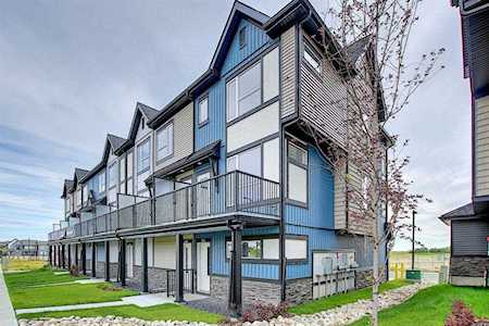 870 Belmont Dr SW Calgary, AB T2X 4A6
