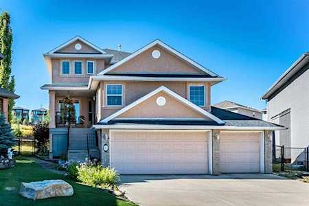 32 Elkton Place SW Calgary, AB T3H 4Y8