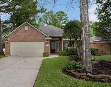 3 Glen Erin Dr The Woodlands, TX 77382