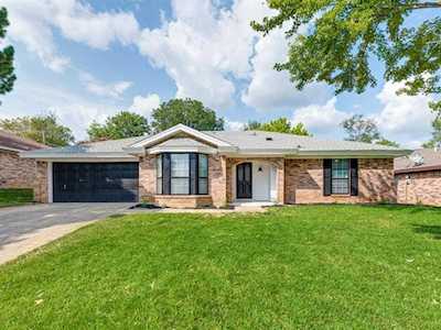 408 Mountainview Drive Hurst, TX 76054