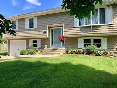 21 Galleon Dr Dartmouth, MA 02748