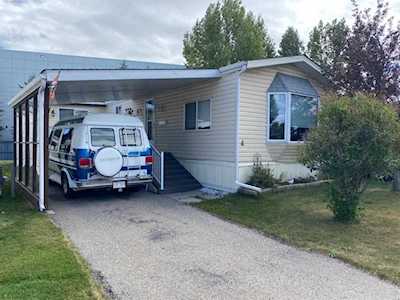 99 Arbour Lake Rd NW #4 Calgary, AB T3G 4E4