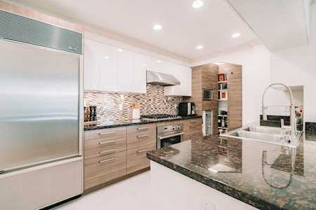 1035 Marinaside Crescent Vancouver, BC V6Z 3A5