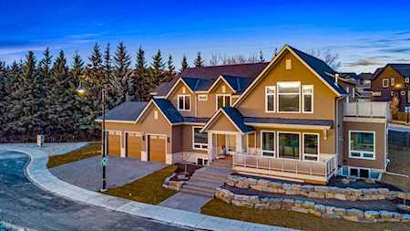 18 Spring Glen View SW Calgary, AB T3H 6A1