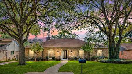 2711 Fairway Dr Sugar Land, TX 77478