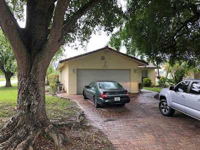8899 NW 21st Ct Coral Springs, FL 33071