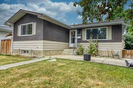 419 Huntbourne Hill NE Calgary, AB T2K 5G6
