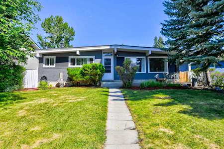 1616 110 Ave SW Calgary, AB T2W 0E1