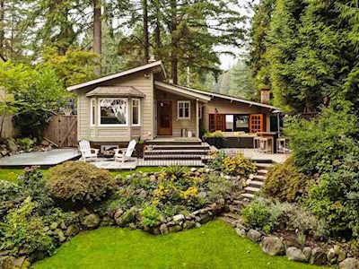 1657 Coleman Street North Vancouver, BC V7K 1X2