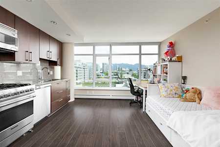 168 W 1st Avenue #803 Vancouver, BC V5Y 0H6