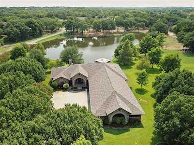 1070 Lakeview Court Copper Canyon, TX 76226