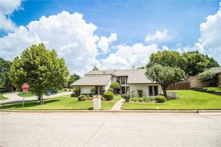 829 Glenridge Dr Edmond, OK 73013