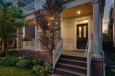 39 Beny-Sur-Mer Rd SW Calgary, AB T3E 6Z9