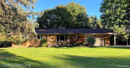 26094 Pillsbury St Farmington Hills, MI 48334