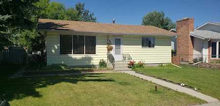 142 Pennsburg Way SE Calgary, AB T2A 2J5