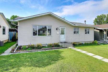 923 Maitland Way Calgary, AB T2A 5M8