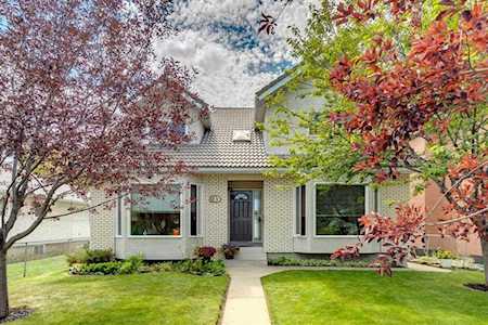 715 24 Ave NW Calgary, AB T2M 1X8