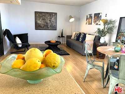 5300 Fairview Boulevard #19 Los Angeles, CA 90056