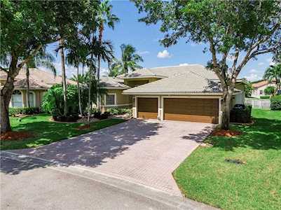 12303 NW 52nd Ct Coral Springs, FL 33076