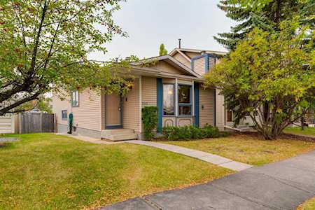 269 Deerview Dr SE Calgary, AB T2J 6W7