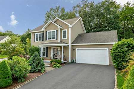 28 Blueberry Dr Manchester, NH 03102
