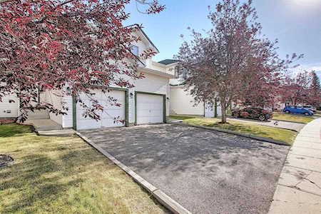 5 Sandpiper Link NW Calgary, AB T3K 4L7